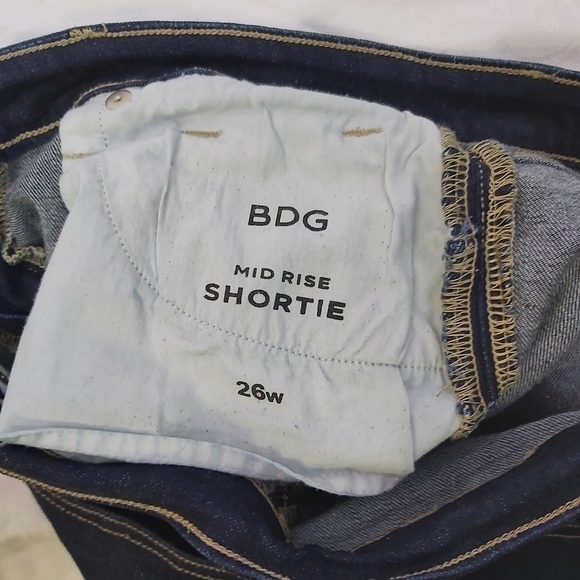 Urban Outfitters BDG Dark Denim Mid Rise Shortie - Picture 3 of 10